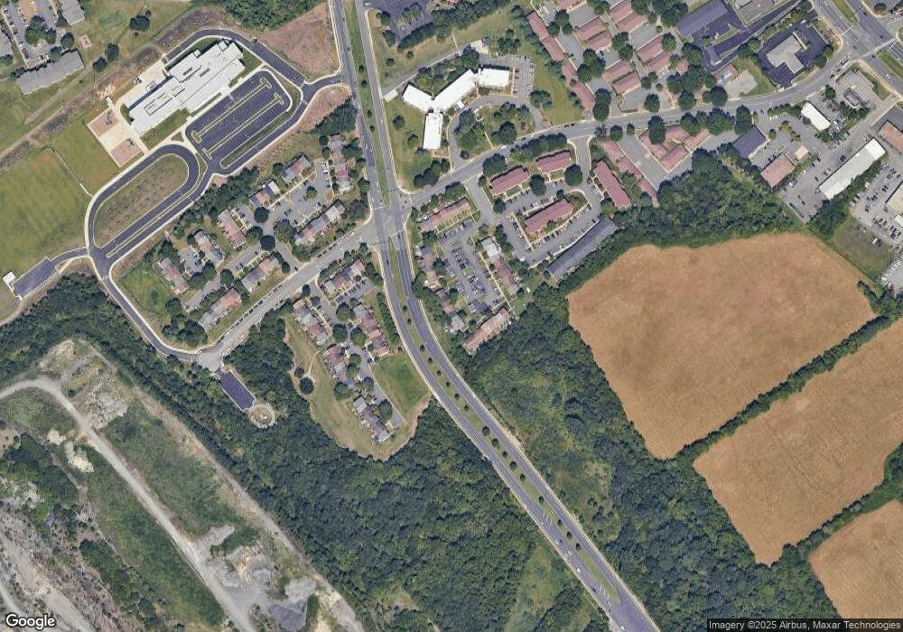 8248 Wycliffe Ct, Manassas, VA 20109 - photo 1