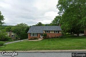 27 Farmington Dr, York, PA 17407