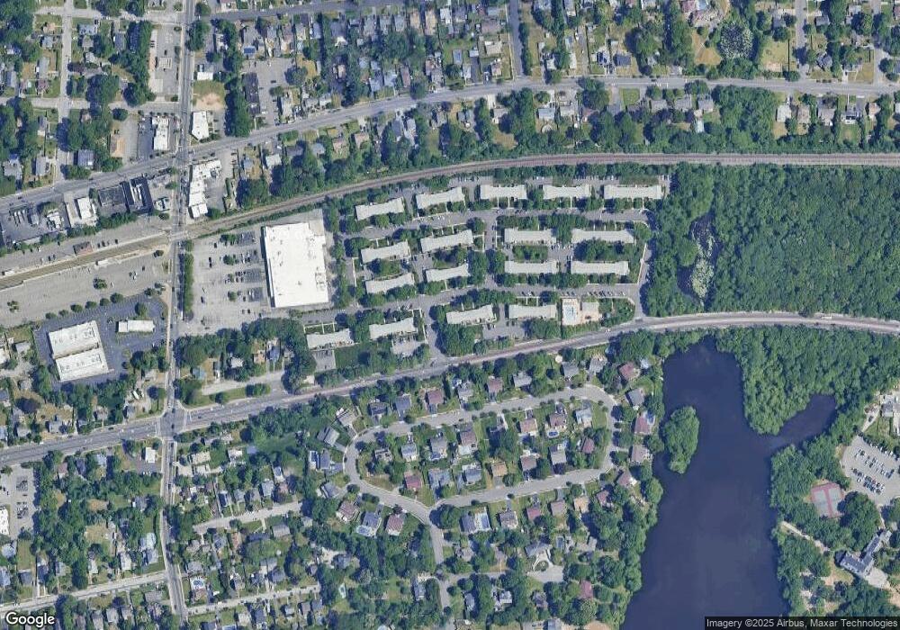 86 Finch Ln unit 86, Islip, NY 11751 - photo 1