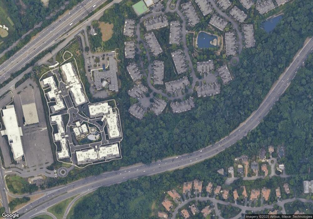 5 Lancaster Ct, Manhasset, NY 11030 - photo 1