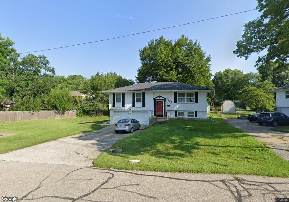 11808 Yager Ln, Shawnee, KS 66203 - photo 1