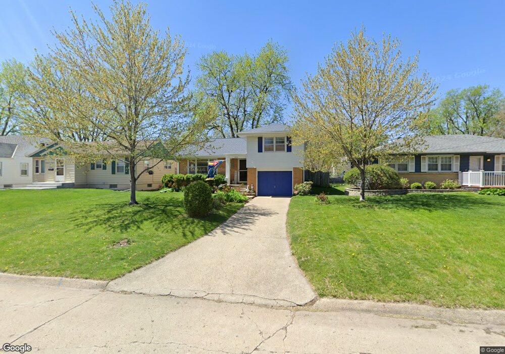 2704 48th Place, Des Moines, IA 50310 - photo 1