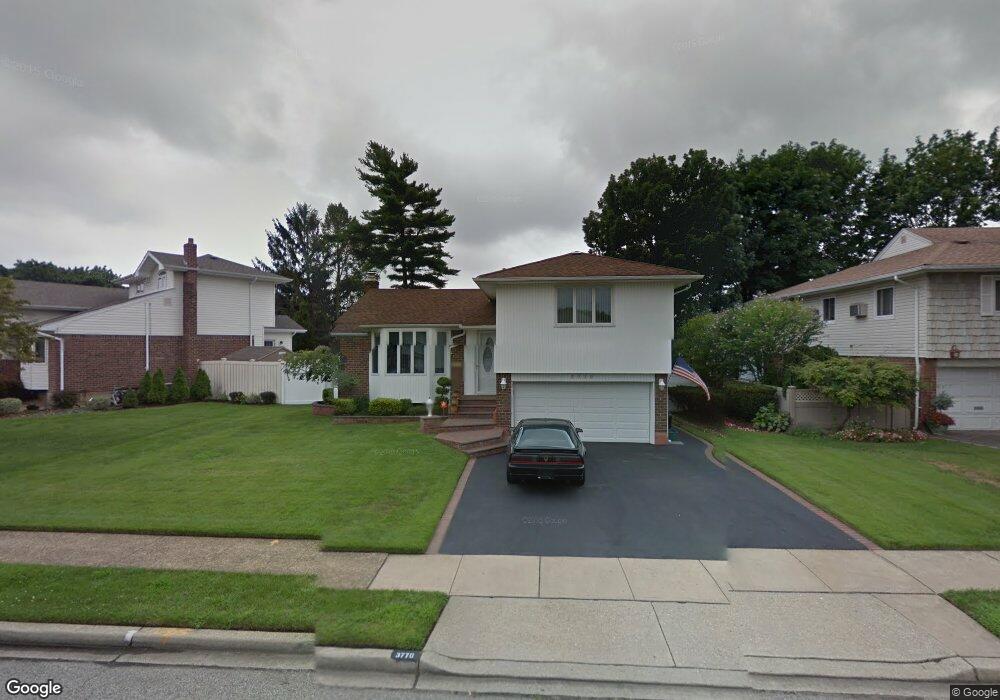 3770 Jules Ln, Wantagh, NY 11793 - photo 1