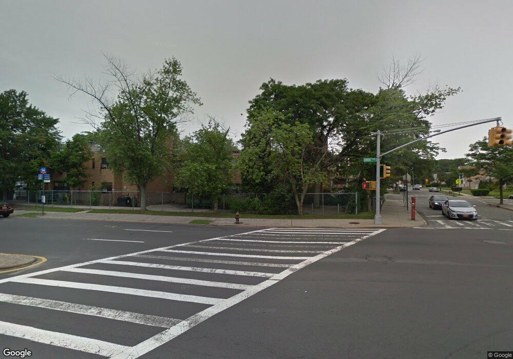 246-19 B Union Turnpike unit 19-B, Glen Oaks, NY 11004 - photo 1