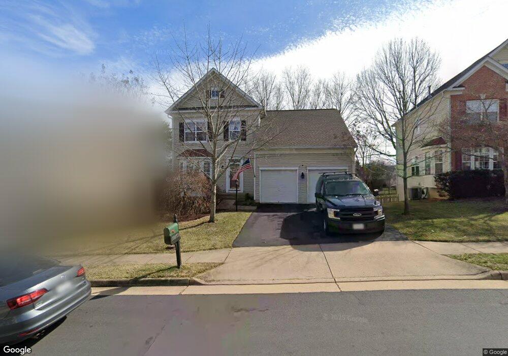 10033 Naughton Ct, Bristow, VA 20136 - photo 1