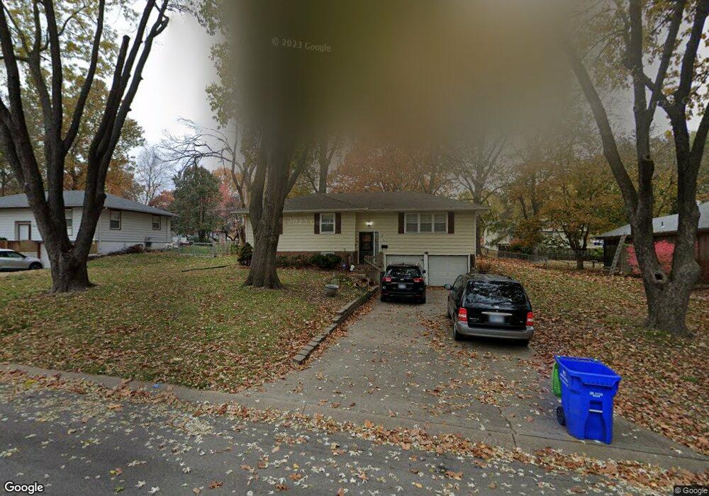 4802 Stearns Ln, Shawnee, KS 66203 - photo 1