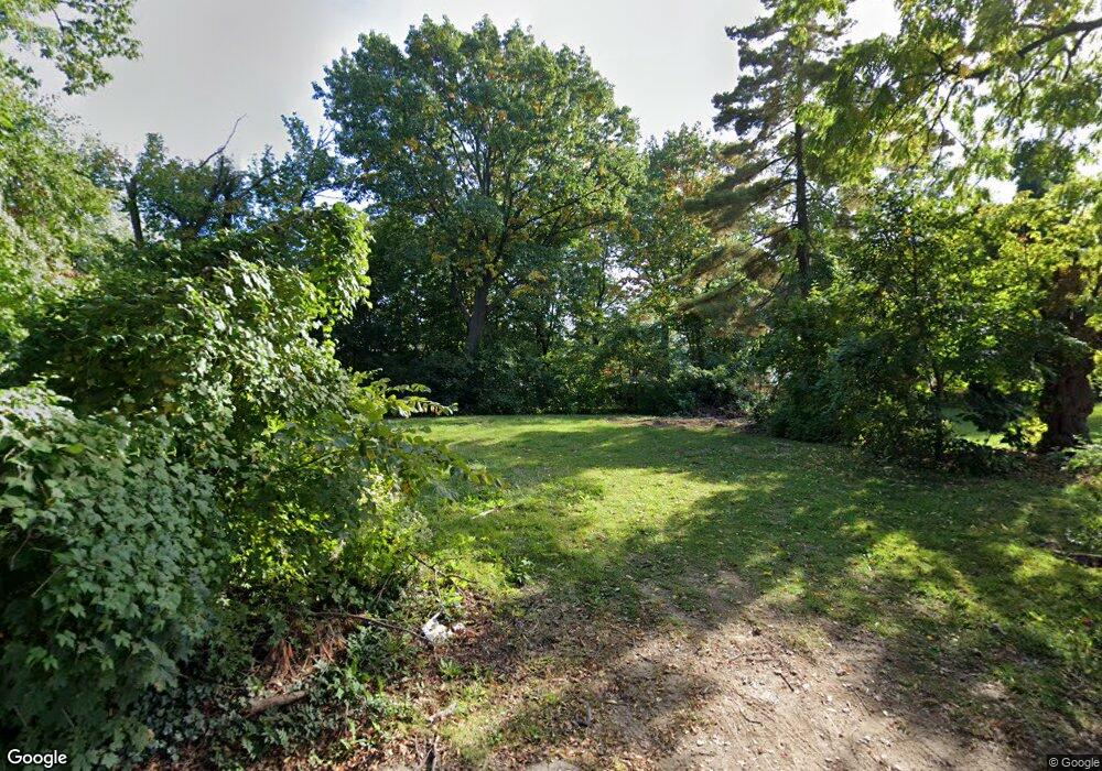 2 Gutheil Ln, Great Neck, NY 11024 - photo 1