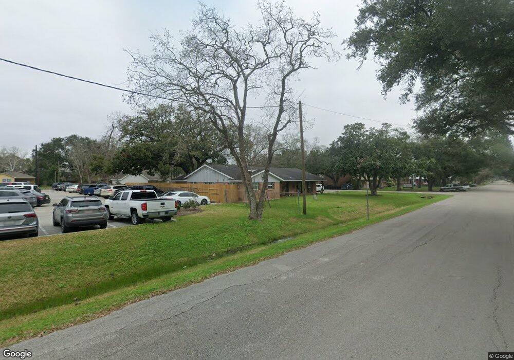 1102 W Cleveland St, Alvin, TX 77511 - photo 1