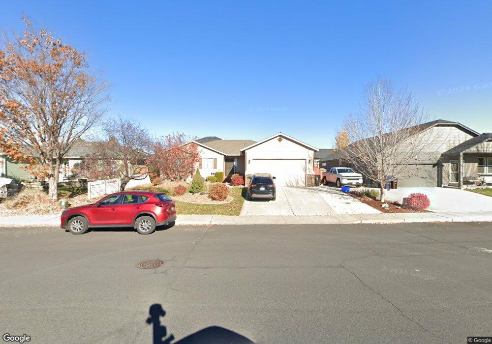 102 NE Redwood Ave, Redmond, OR 97756 - photo 1