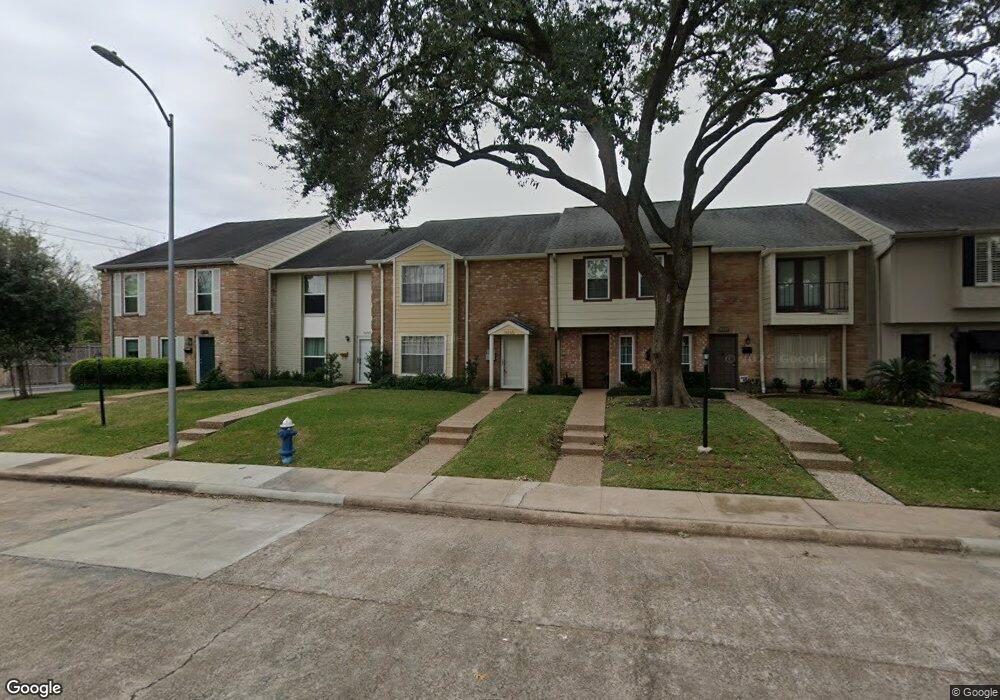 10207 Longmont Dr unit 36, Houston, TX 77042 - photo 1
