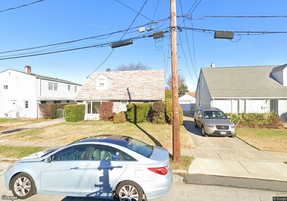 45 Pine Ln, Valley Stream, NY 11581 - photo 1