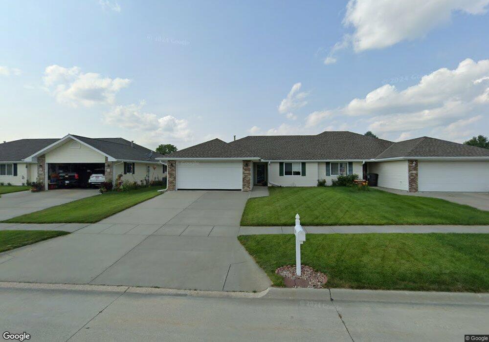 909 Larayne Ln, Norfolk, NE 68701 - photo 1