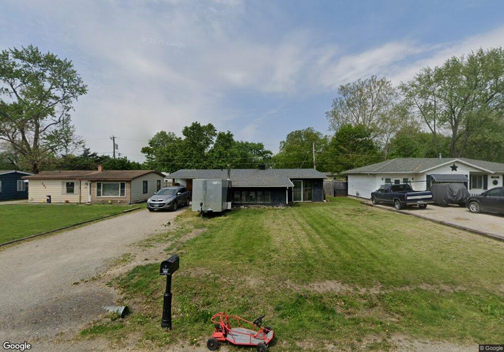 823 Sunset Dr, Lincoln, IL 62656 - photo 1