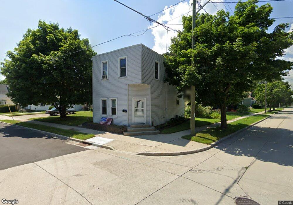 1901 Michigan Ave, Manitowoc, WI 54220 - photo 1