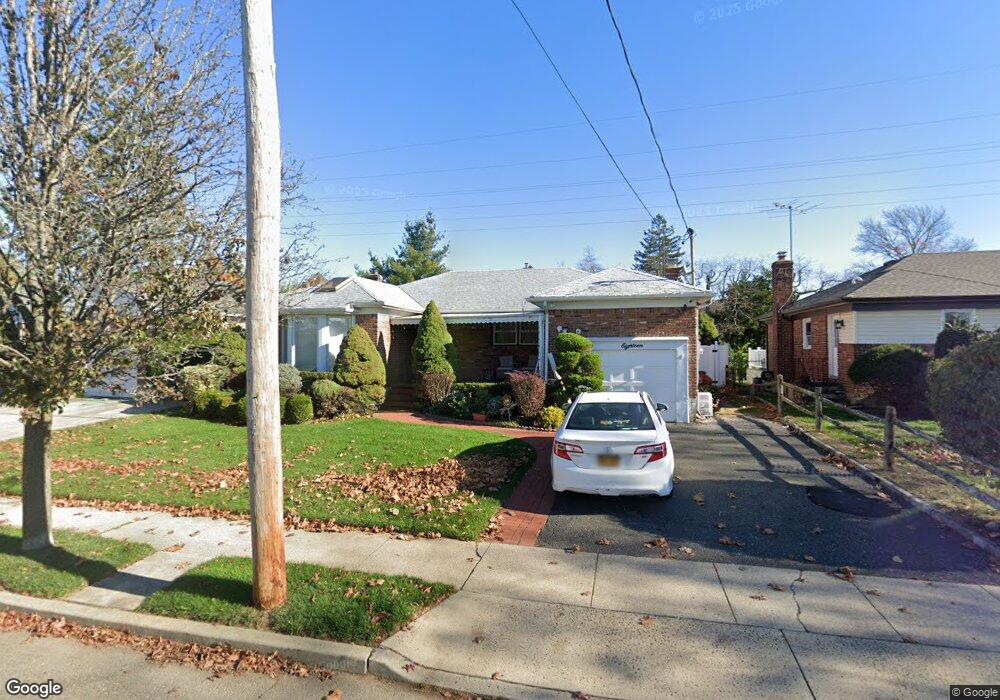 18 Trafalgar Square, Valley Stream, NY 11581 - photo 1