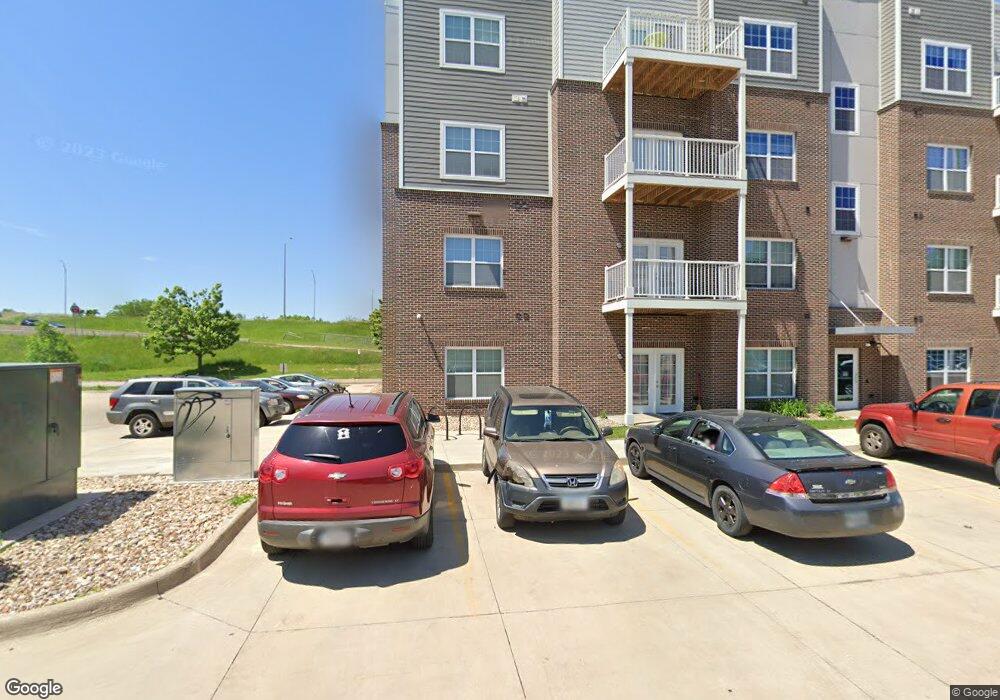 221 7th Ave SW, Cedar Rapids, IA 52404 - photo 1