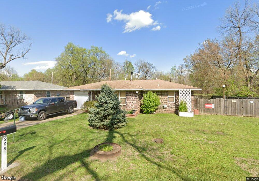 809 S Locust St, Skiatook, OK 74070 - photo 1