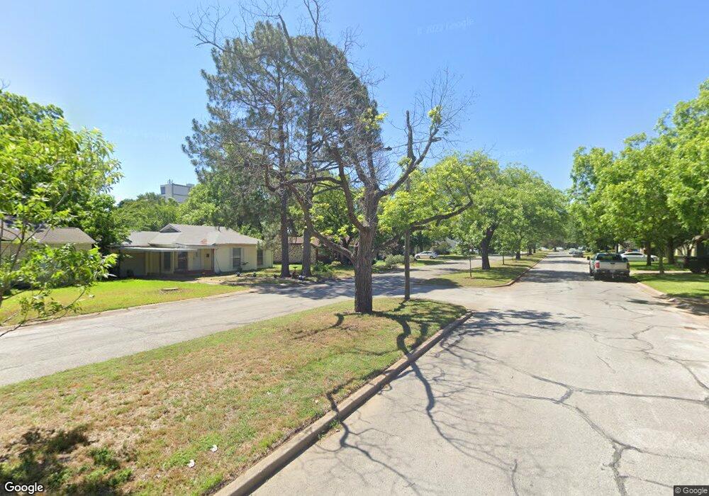 125 Parkwood Ave, Arlington, TX 76013 - photo 1