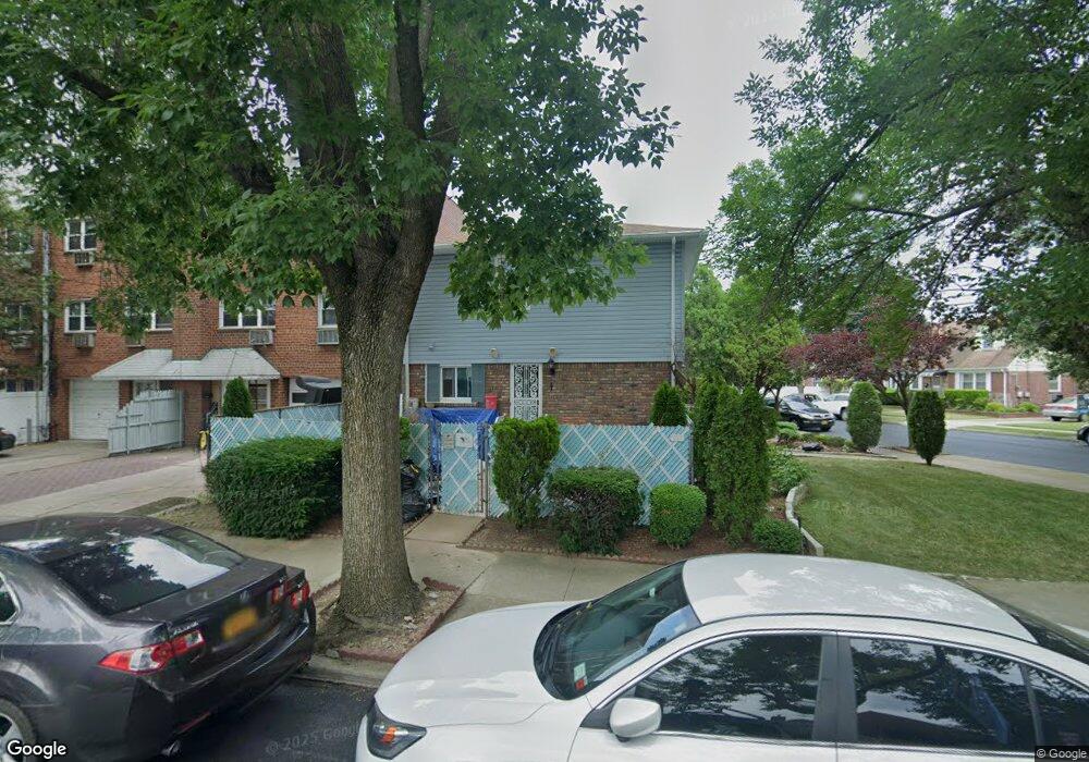 26605 E Williston Ave, Floral Park, NY 11001 - photo 1