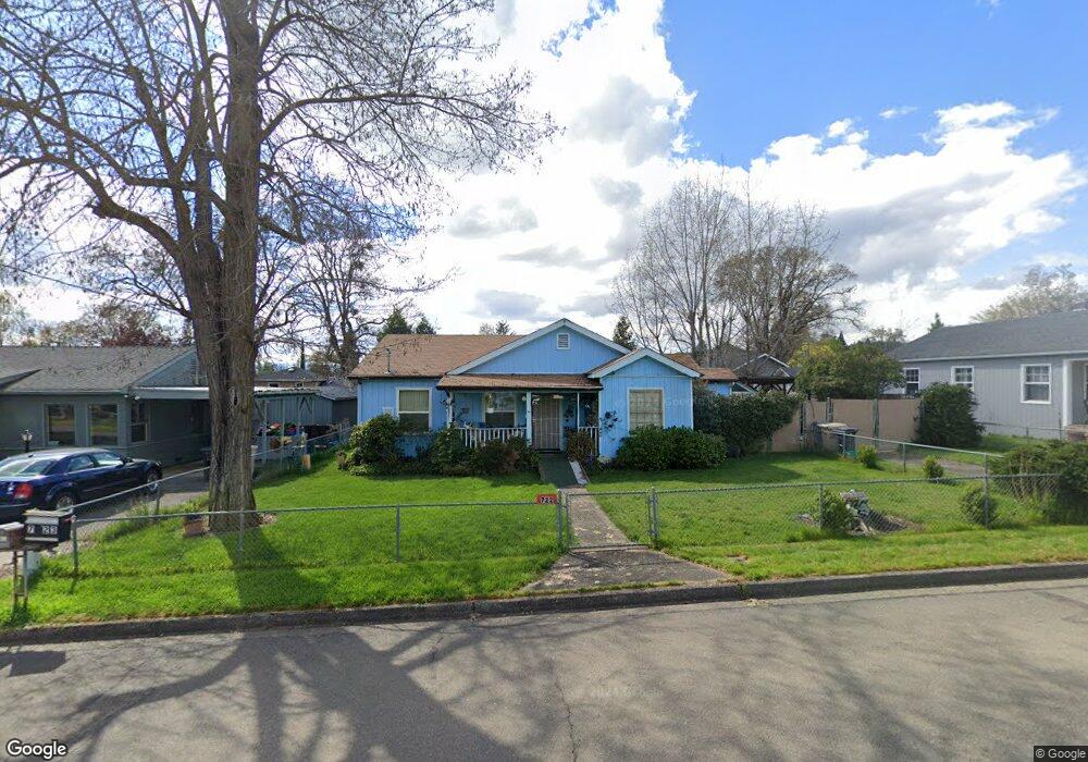 722 NE 12th St, Grants Pass, OR 97526 - photo 1