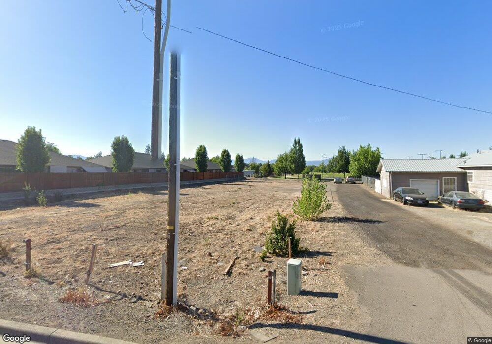 185 W Vilas Rd, Central Point, OR 97502 - photo 1