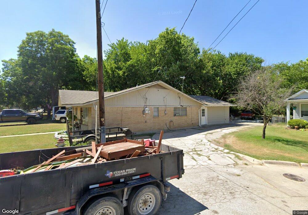 1425 Cherry St, Gainesville, TX 76240 - photo 1