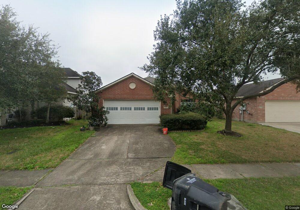 1083 Lasso Ct, Alvin, TX 77511 - photo 1