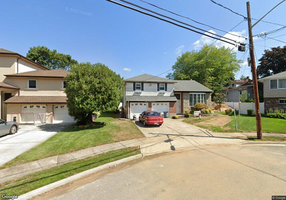 427 Berrywood Ct, West Hempstead, NY 11552 - photo 1