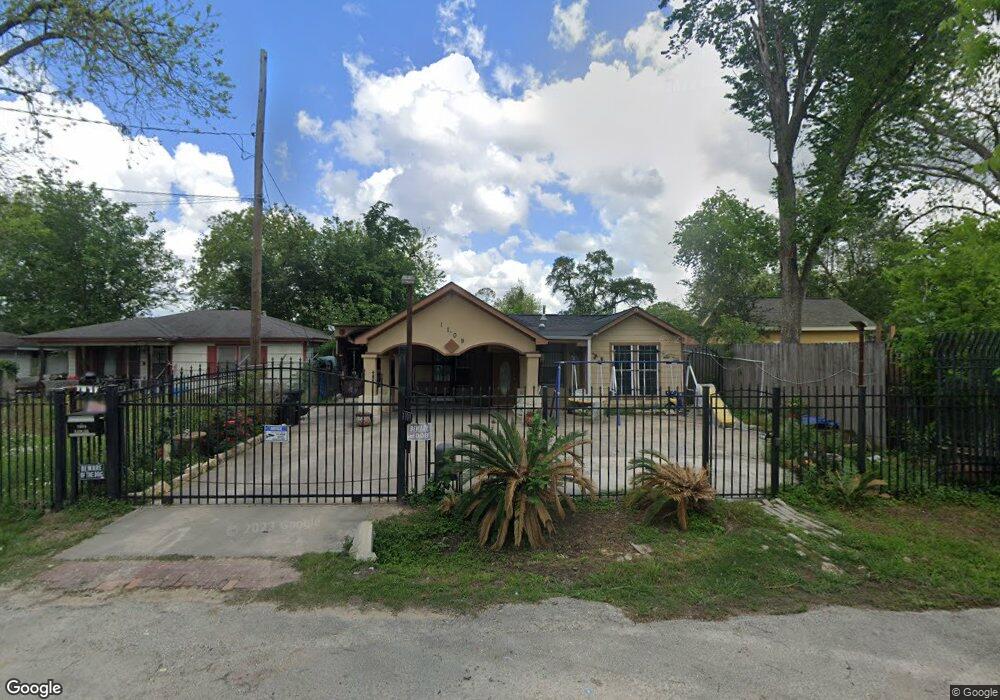 1109 Sadler St, Houston, TX 77022 - photo 1