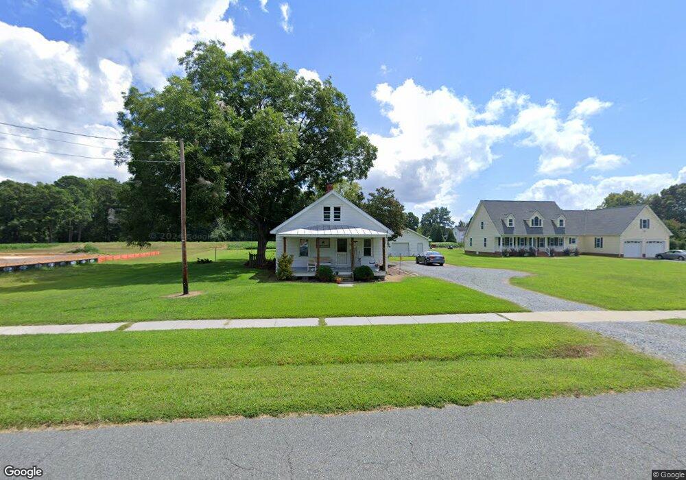 1110 E Magnolia Ave, West Point, VA 23181 - photo 1