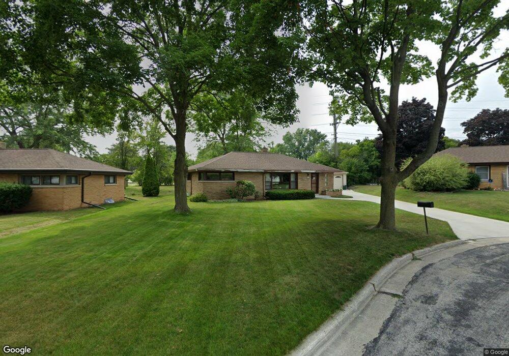 2227 Crestview Ct, Milwaukee, WI 53226 - photo 1