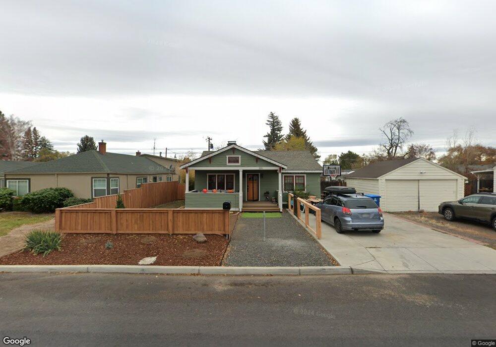 225 SW 12th St, Redmond, OR 97756 - photo 1