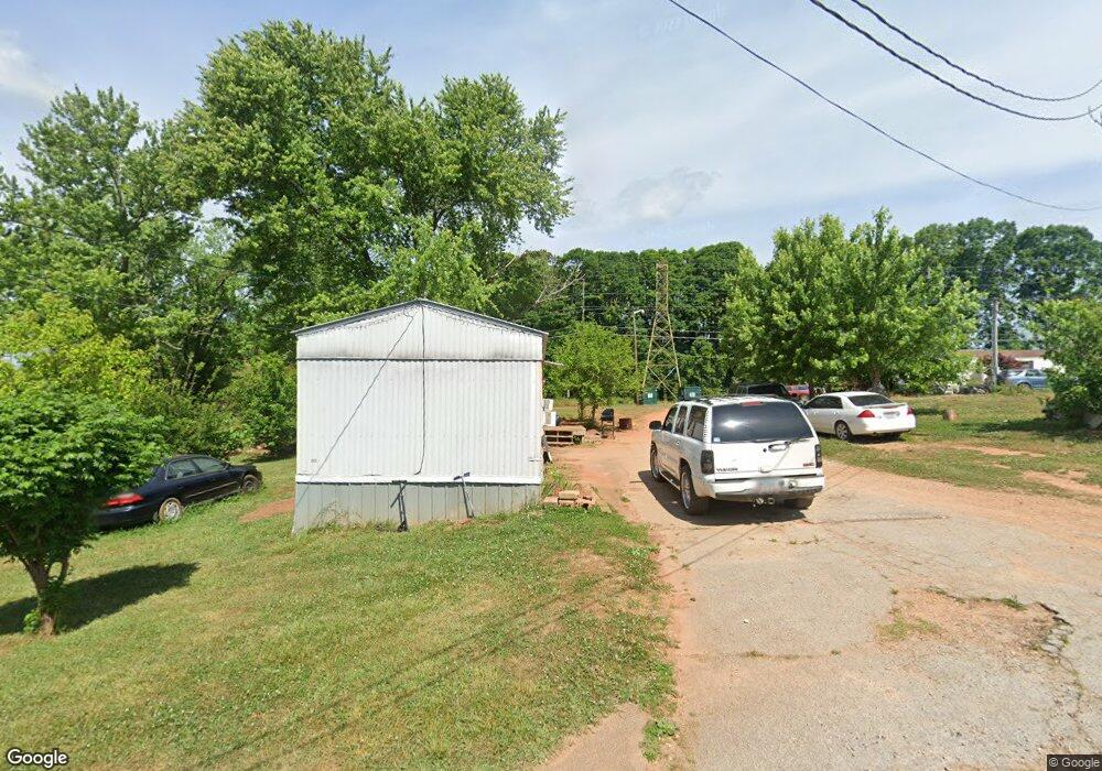 542 Village Ave, Cornelia, GA 30531 - photo 1