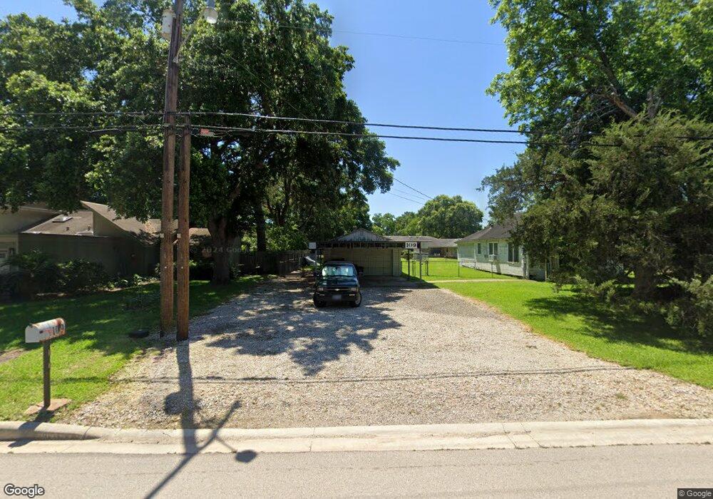 109 W Spreading Oaks Ave, Friendswood, TX 77546 - photo 1