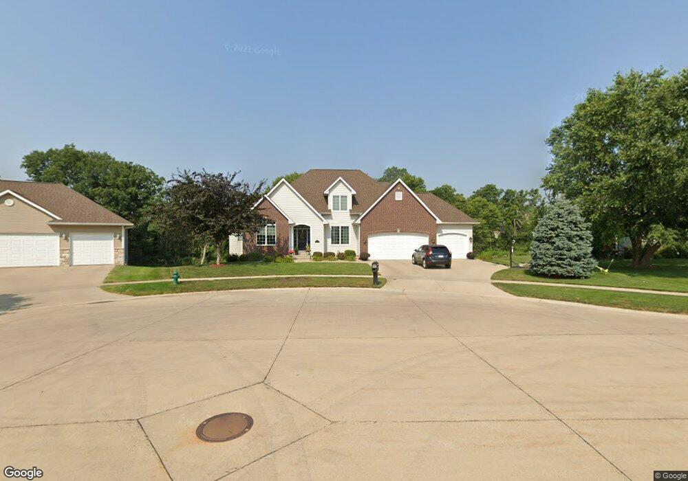 7128 Choctaw Ridge Rd NE, Cedar Rapids, IA 52411 - photo 1