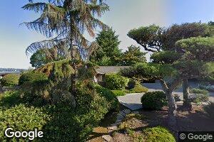 9048 NE 41st St, Yarrow Point, WA 98004