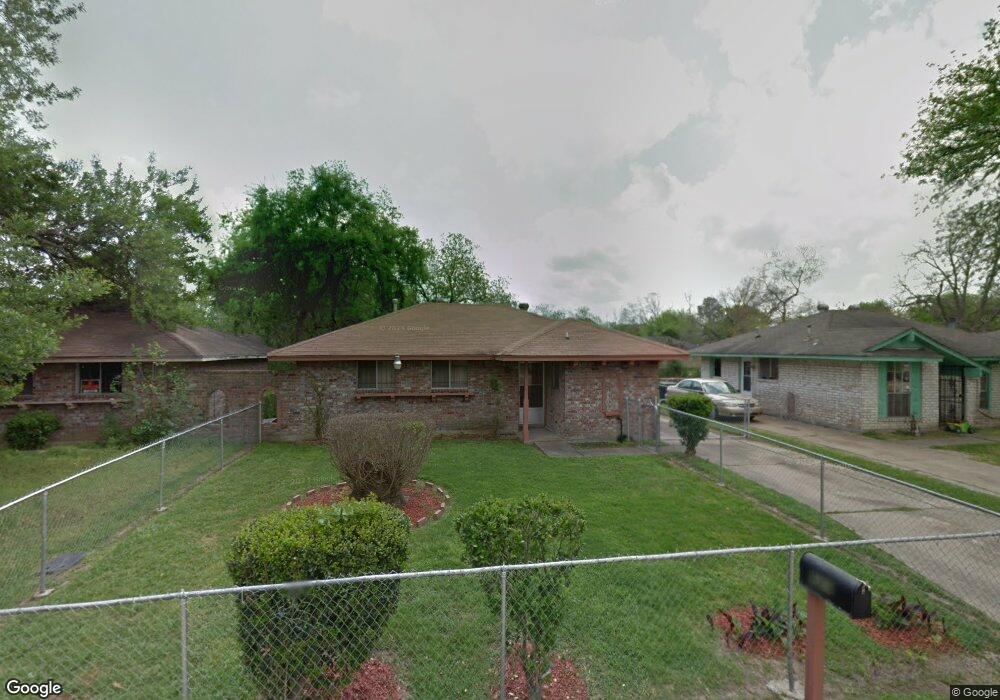 823 Ellington St, Houston, TX 77088 - photo 1