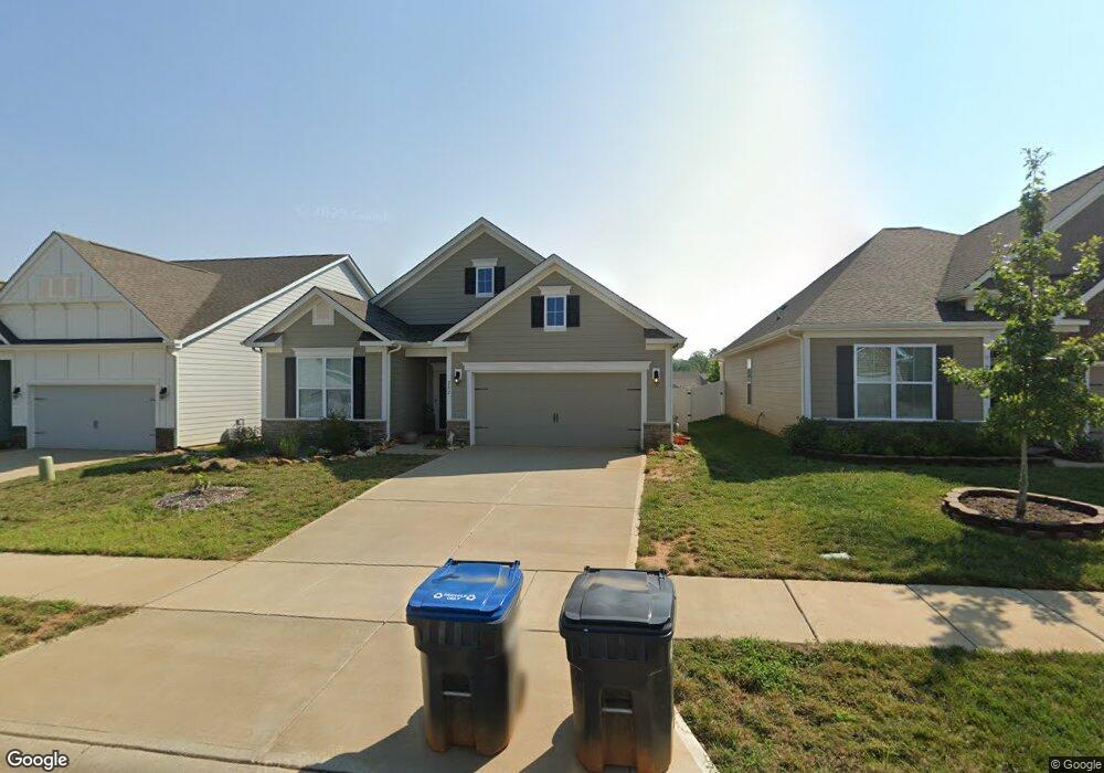 282 Robinwood Ln unit 260, Lake Wylie, SC 29710 - photo 1