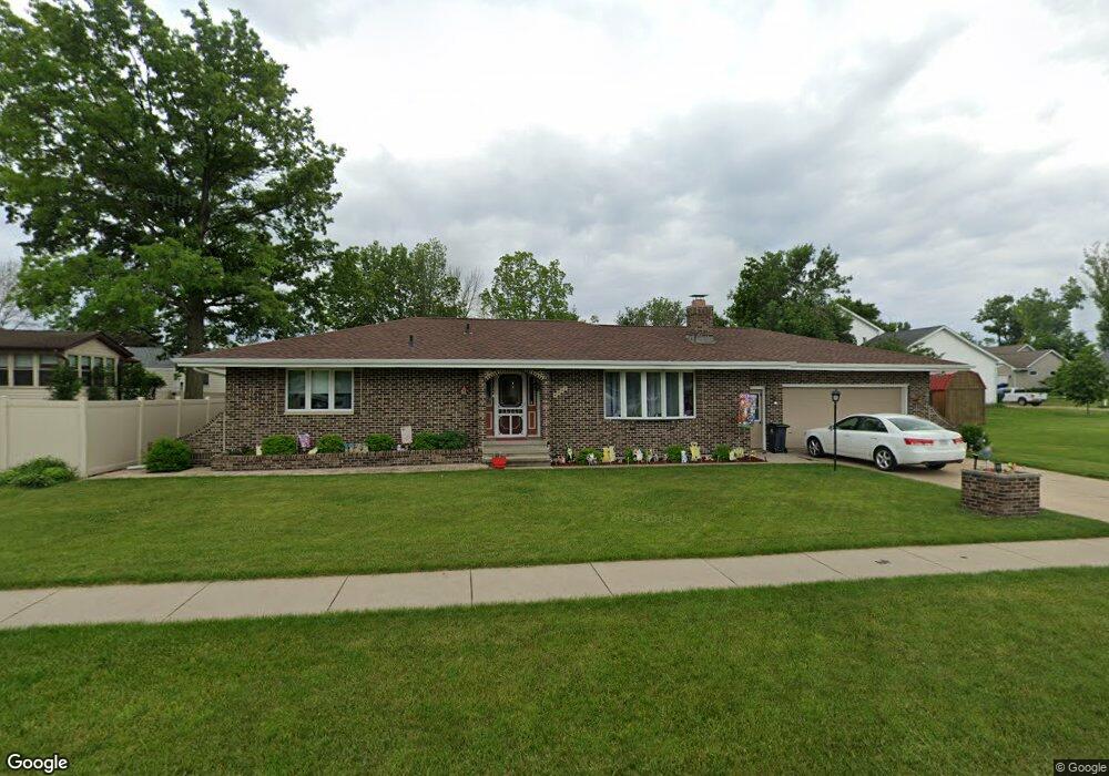 4007 Jackson Dr NW, Cedar Rapids, IA 52405 - photo 1
