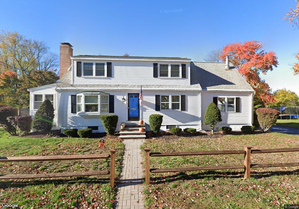 2 Fielding St, Wakefield, MA 01880 - photo 1