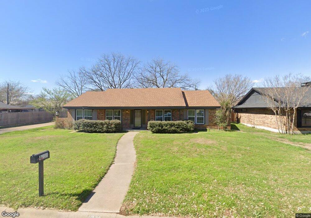 1232 Crestwood Dr, Cleburne, TX 76033 - photo 1