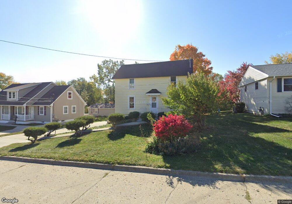 1721 S 4th Ave E, Newton, IA 50208 - photo 1