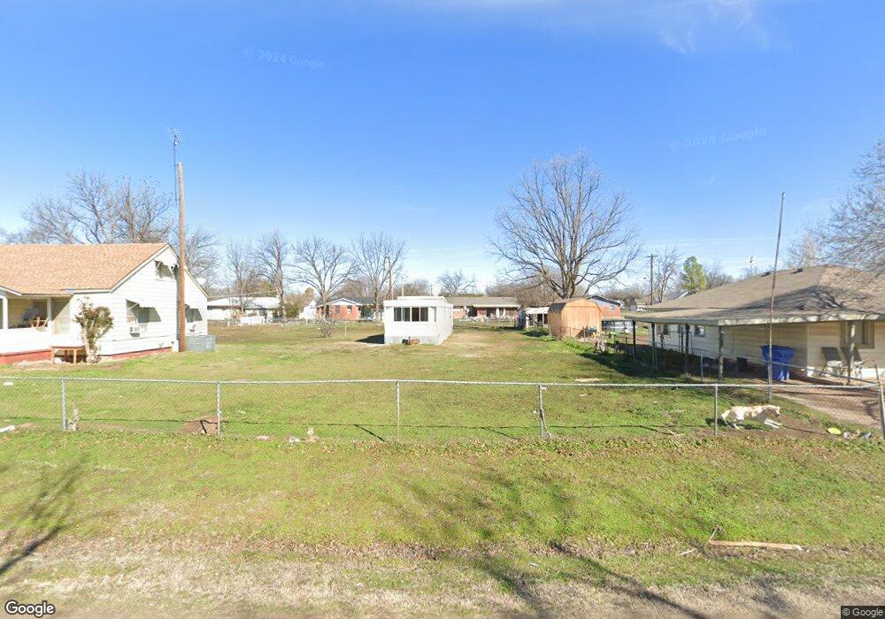 609 NW Locust Ave, Cache, OK 73527 - photo 1