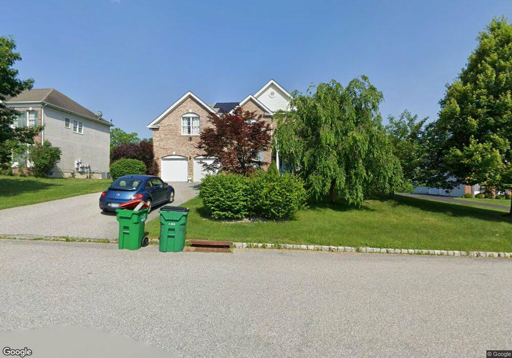 60 Susie Blvd unit 10, Poughkeepsie, NY 12603 - photo 1