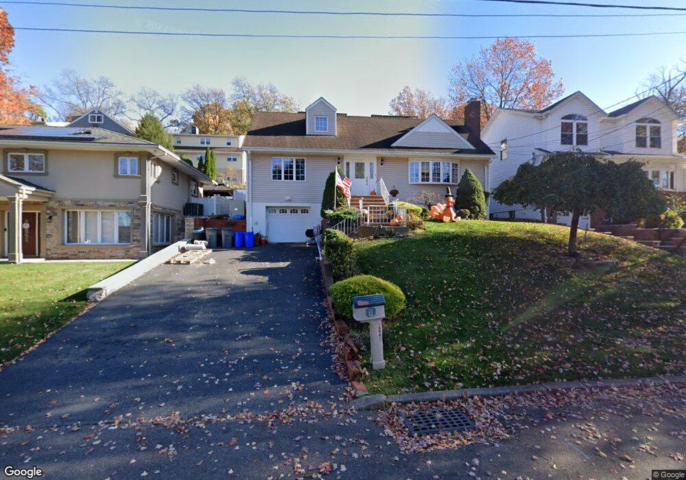 544 Chestnut St, Ridgefield, NJ 07657 - photo 1