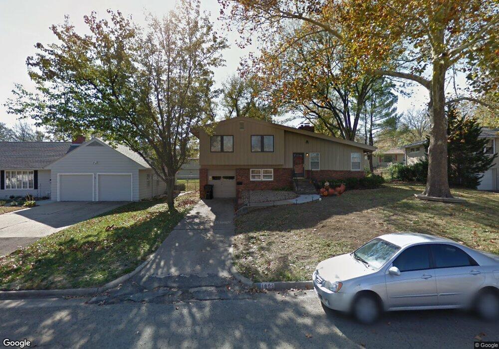 1609 SW 26th St, Topeka, KS 66611 - photo 1