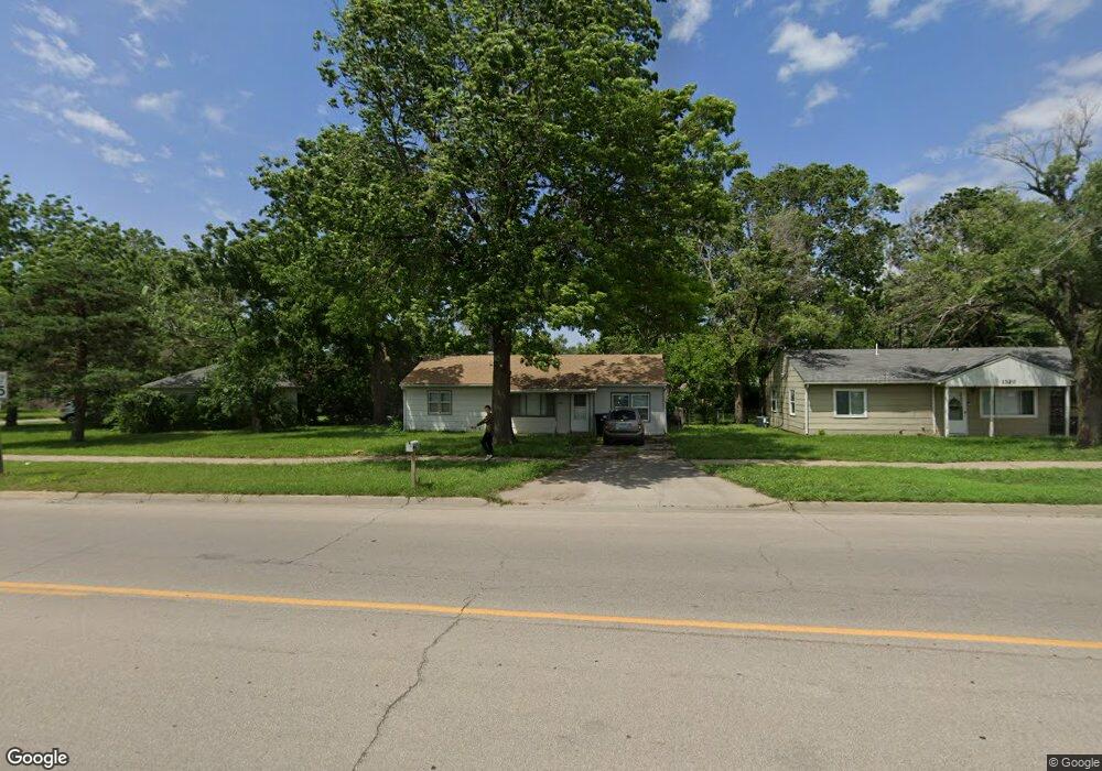 1324 SW 37th St, Topeka, KS 66611 - photo 1
