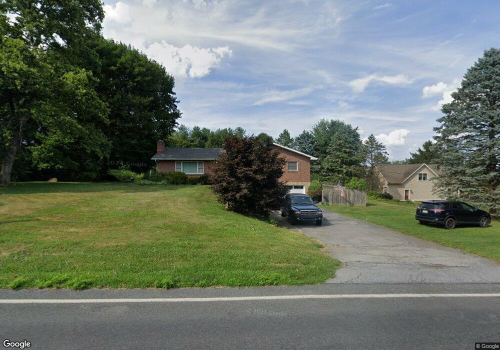 1331 Kressler Rd, Allentown, PA 18103 - photo 1