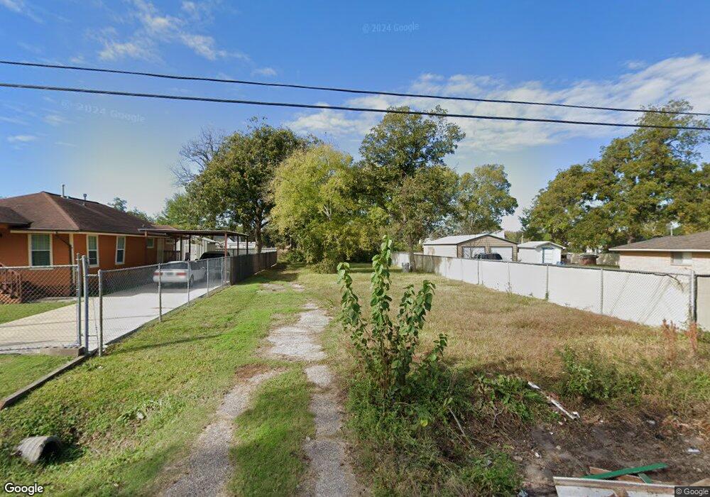 8405 Moon Beam St, Houston, TX 77088 - photo 1