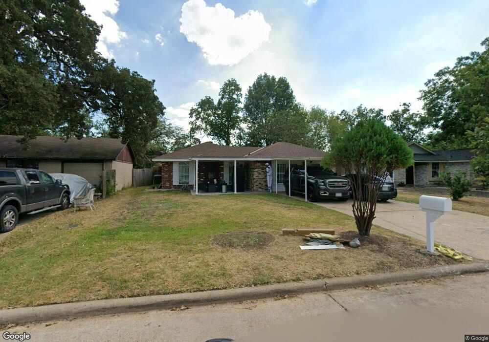 6327 Maple Hill Dr, Houston, TX 77088 - photo 1